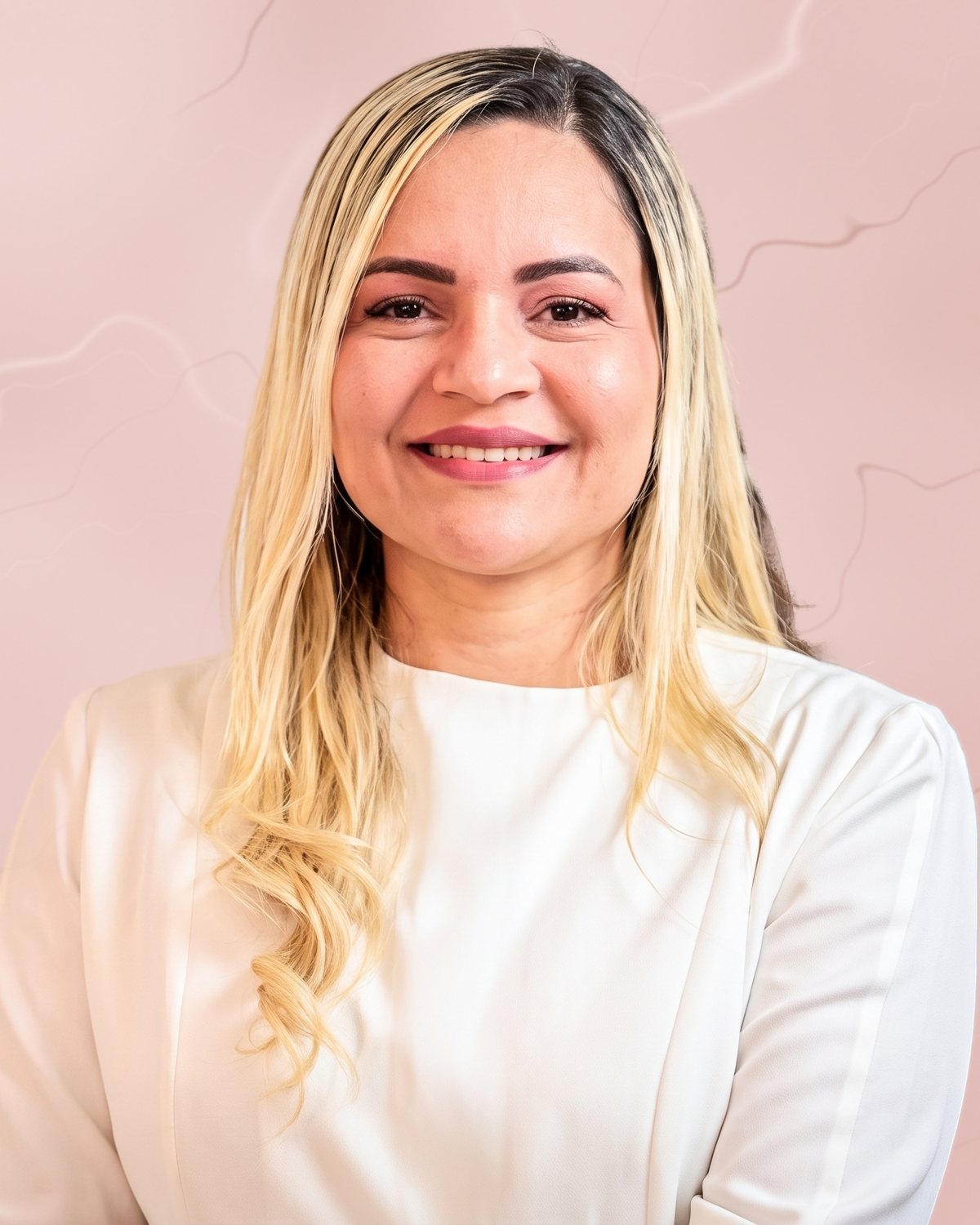Lígia Santos, fisioterapeuta dermatofuncional, sorrindo